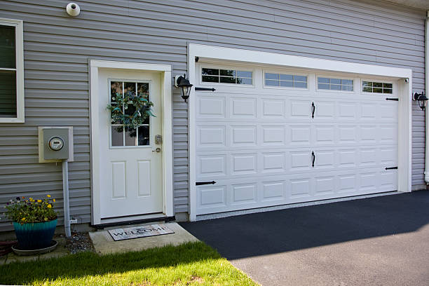 24/7 Emergency Garage Door Panel Replacement experts in Salmon Brook, CT